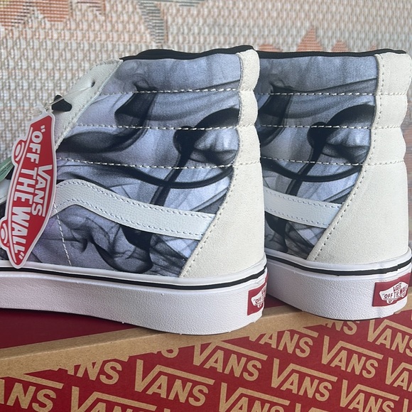 Vans WMNS Comfycush Sk8-Hi
After Dark White/Black
VN0AZTNOYB2
Sneakers - Picture 15 of 16